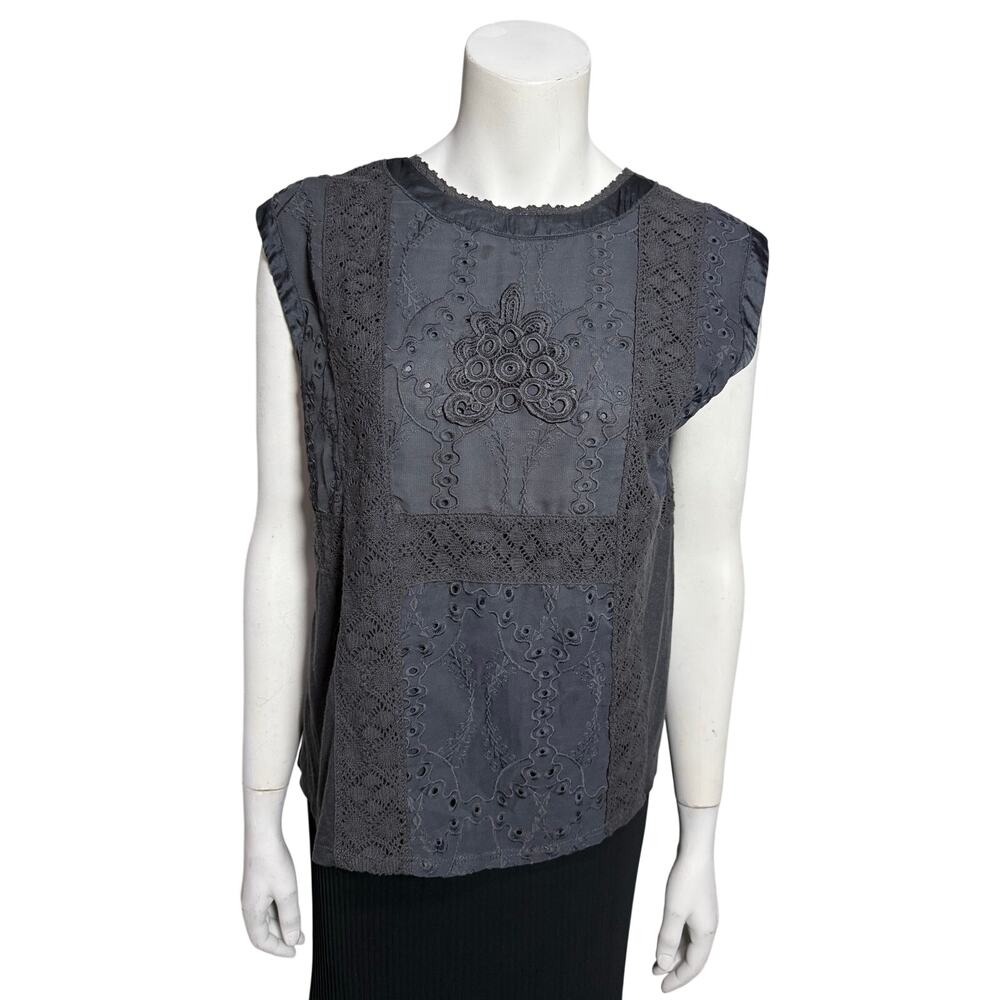 Tiny Anthropologie Shirt Women's Small Gray Lace Eyelet Sleeveless	READ